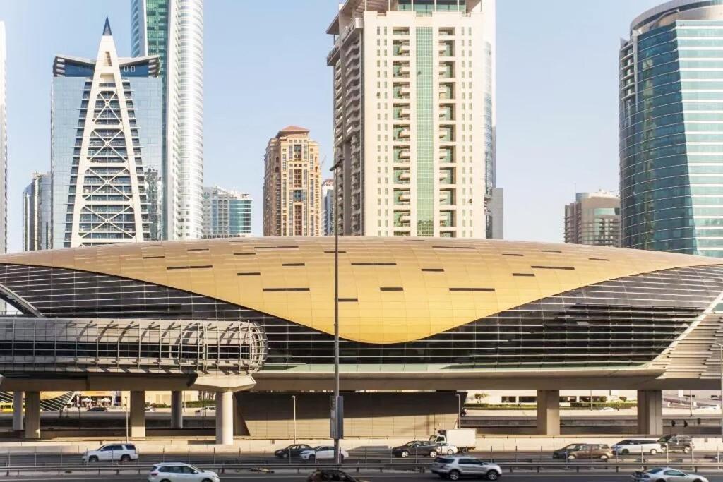 Views Stunning L 1 Min Walk To Metro Dubai