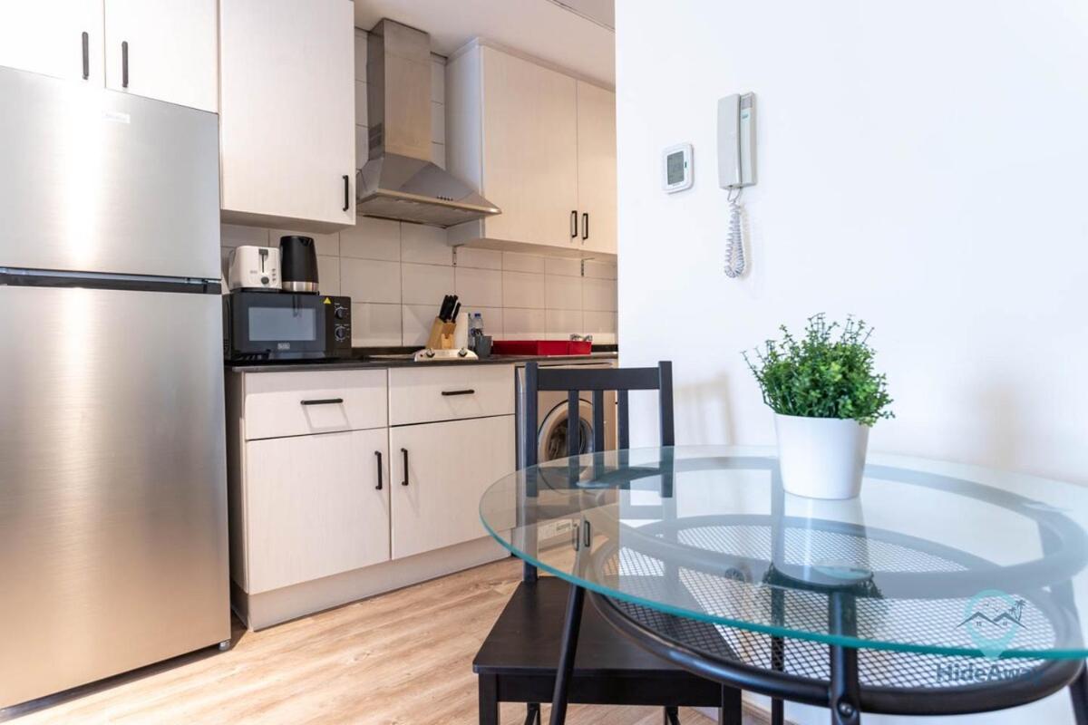 Apartment Views Stunning L 1 Min Walk To Metro *